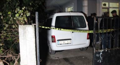 Evin bahçesindeki aracı kundaklayıp kayıplara karıştılar