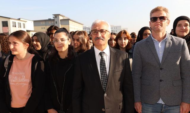 Gebze’de bayrak töreni Anibal Anadolu Lisesi’nde!