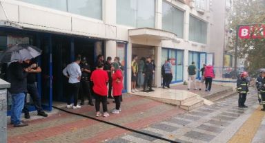 Gebze'de marketin deposunda çıkan yangın korkuttu