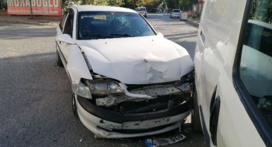 Gebze'de otomobil ile hafif ticari araç çarpıştı