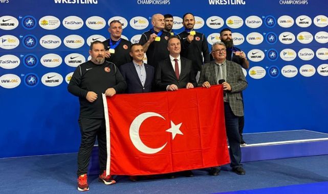 Güreşçiler Bulgaristan’da kürsünün zirvesinde