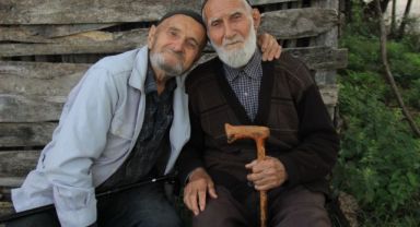 İhtiyar delikanlıların yarım asırlık dostluğu kıskandırıyor
