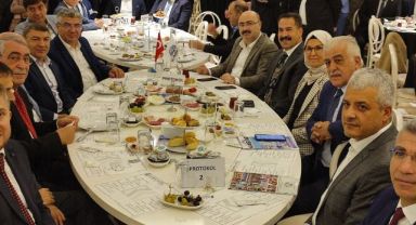 Lütfü Türkkan ile aynı kareye girmeyi reddetti