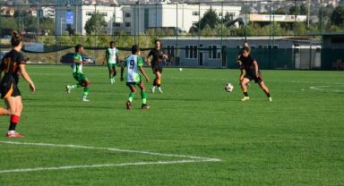 Ödünç ayakkabılarla Galatasaray'ı yendiler