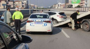 Polis ekip otosu zincirleme kazaya karıştı: 3 yaralı