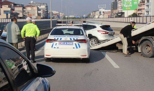 Polis ekip otosu zincirleme kazaya karıştı: 3 yaralı