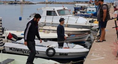 Teknelerini bağlayan balıkçılar, rahat uyku uyuyamıyor