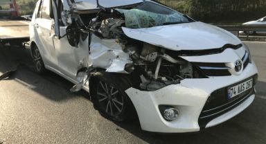 Tıra çarpan otomobildeki 6 kişi yaralandı