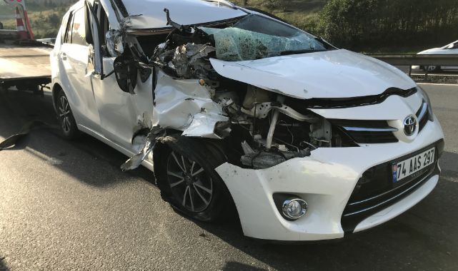 Tıra çarpan otomobildeki 6 kişi yaralandı