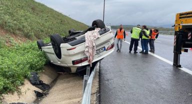 Tırla çarpışan lüks otomobil su kanalına devrildi: 2 yaralı