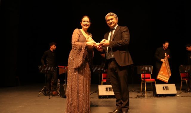 Büyük Önder Atatürk sevdiği şarkılarla Gebze'de anıldı