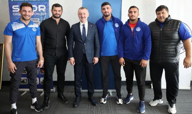 Büyükakın, şampiyon sporcularla buluştu