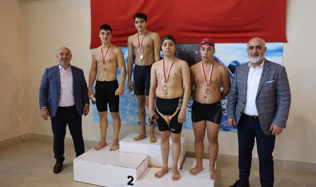Darıcalı yüzücüler madalya için yarıştı