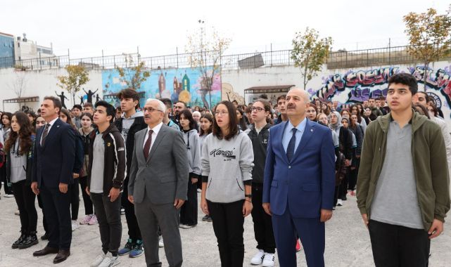 Gebze’de bayrak töreni Üstündağ Ortaokulu’nda