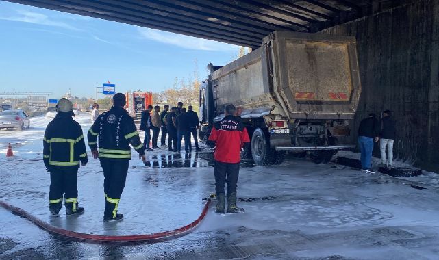Gebze’de tamire giden kamyon alev alev yandı