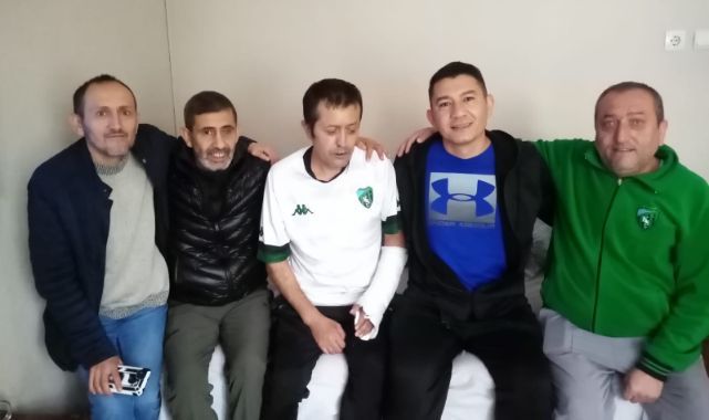 Kazada ağır yaralanmıştı, taburcu olunca Kocaelispor'una kavuştu