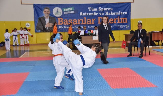 Minik bedenler karate şampiyonasında ter döktü