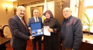 Adem Yavuz’da ilk tapu Başkan Büyükgöz’den