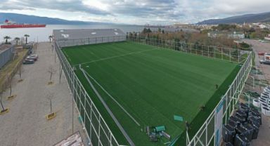 Alparslan Türkeş Spor Kompleksi’nde sentetik çimler seriliyor