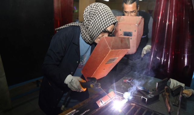 Dantel dantel kaynak işliyor