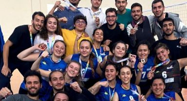 GTÜ Voleybol Takımları kupalarla döndü