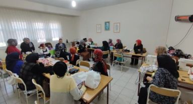 Kadınlar hem eğleniyor hem üretiyor