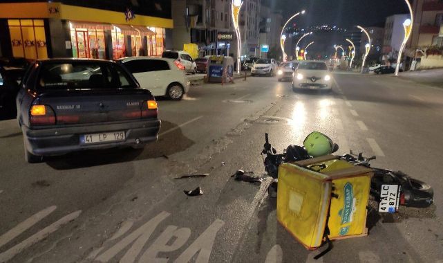 Otomobilin çarptığı motosiklet sürücüsü yaralandı