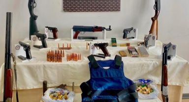 Savaşa hazırlanır gibi mühimmat saklamışlar