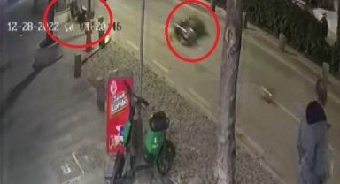 Savrulan motosiklet 30 metre sürüklendi, 2 kişi yaralandı