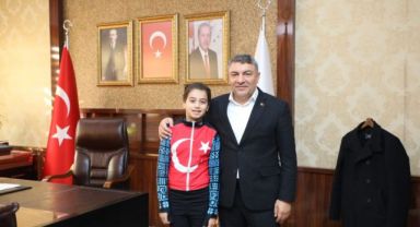 Şayir’den Dilovalı Şampiyon’a ödül