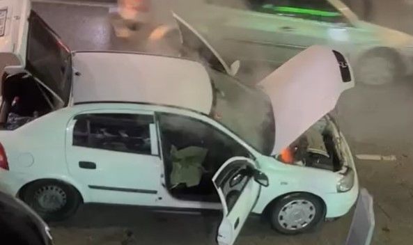 Seyir halindeki otomobilde yangın çıktı