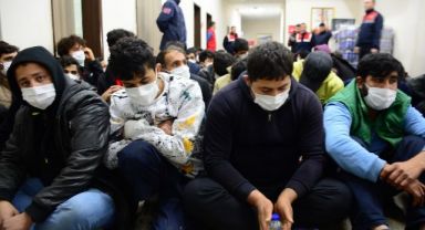 227 düzensiz göçmen sınır dışı edildi
