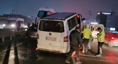 9 araç kazaya karıştı, ortalık savaş alanına döndü