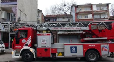 Ceviz ağacında fenalaşan vatandaşı itfaiye kurtardı