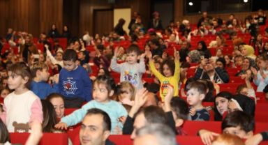 Çocuklar ara tatilde Onur Erol şarkılarıyla eğlendi