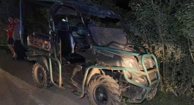 Çöp kutusuna çarpan UTV'deki 4 kişini yaralandı