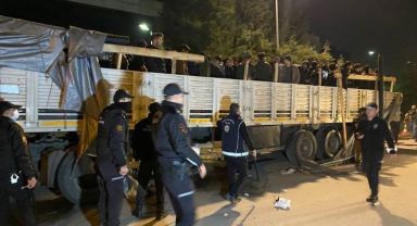 Dorseyi açan polis şoke oldu, 150 düzensiz göçmen çıktı