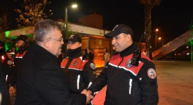Emniyet müdürü sokağa indi, ekipleri tek tek denetledi