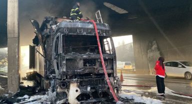 Gebze’de çay yüklü tır alev alev yandı