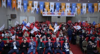 Gölcük'te 1041 kadın AK Parti'ye katıldı