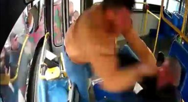 Halk otobüsünde dehşet anları, defalarca yumrukladı
