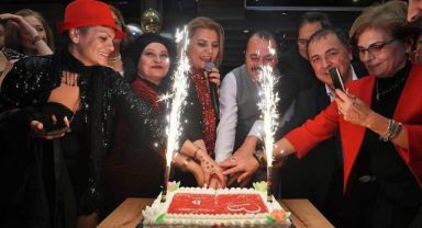 İzmitliler yeni yıla Gülümse Kafe'de girdi