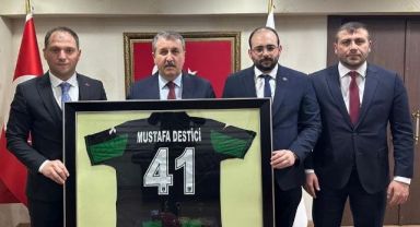 Kocaelispor formasını Mustafa Destici'ye götürdüler