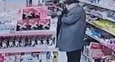 Matkap çalan yaşlı adam iş yeri sahibine yakalandı