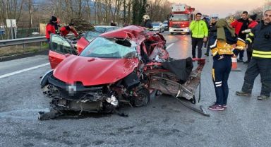 Otoyolda feci kaza, tır karşı şeride geçti: 1 ölü, 1 yaralı