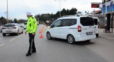 Şüpheli çanta trafiği durdurdu