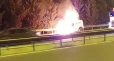 TEM’de yanan hafif ticari araç alev topuna döndü