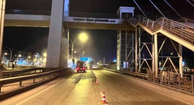 Üst geçitlerde kumlama ve boyama çalışmaları
