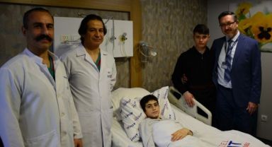 Anne ve babasını kaybeden Enes'e duygulandıran jest
