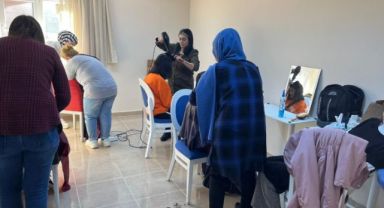 Büyükşehir’in kuaförlük hizmetiyle moral buldular